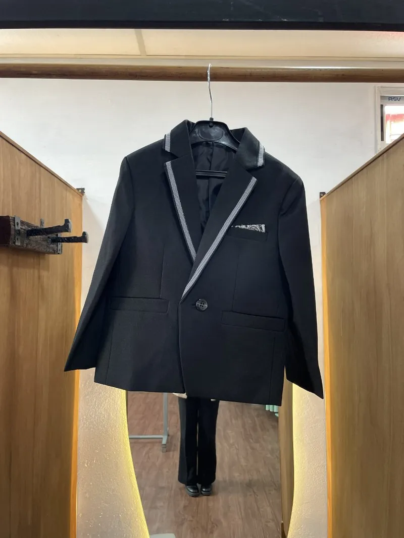 Saco de niño negro con detalles en plateado (KARNNIN)
