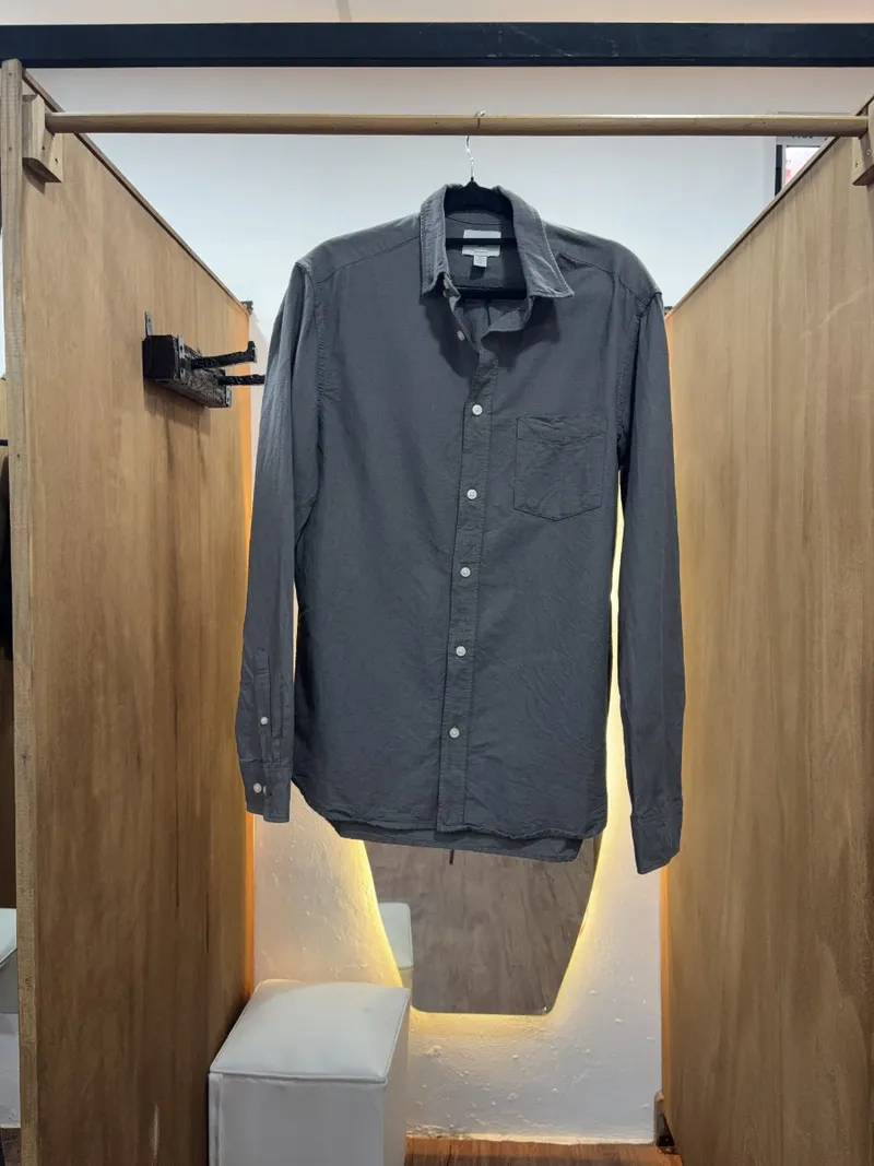 Camisa gris oscuro (H&M)