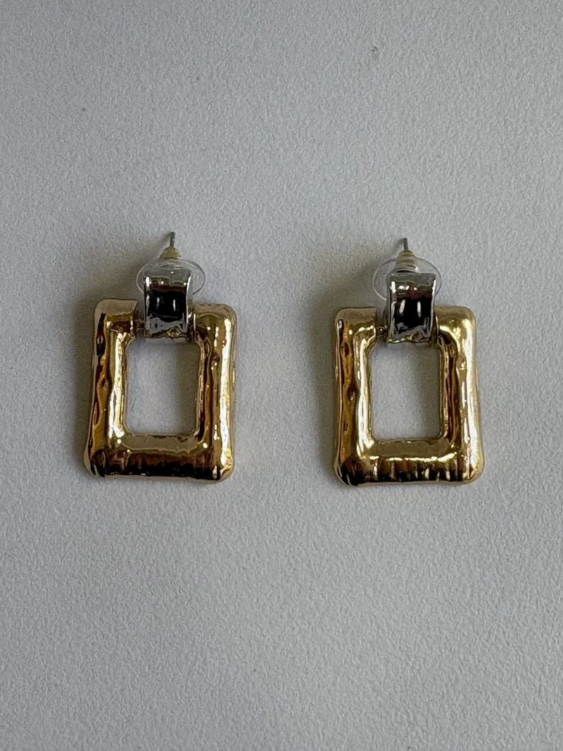 Caravana cuadrada dorado con detalle en plateado