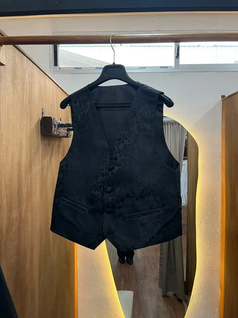 Chaleco azul oscuro con diseños