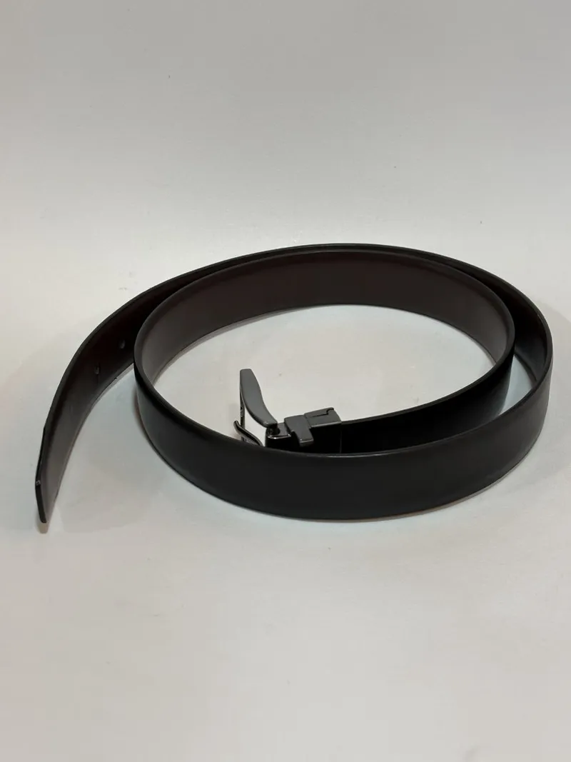 Cinturon negro y marron oscuro reversible