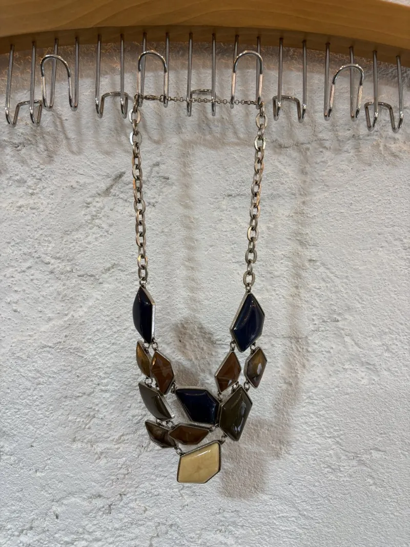 Collar plateado colores