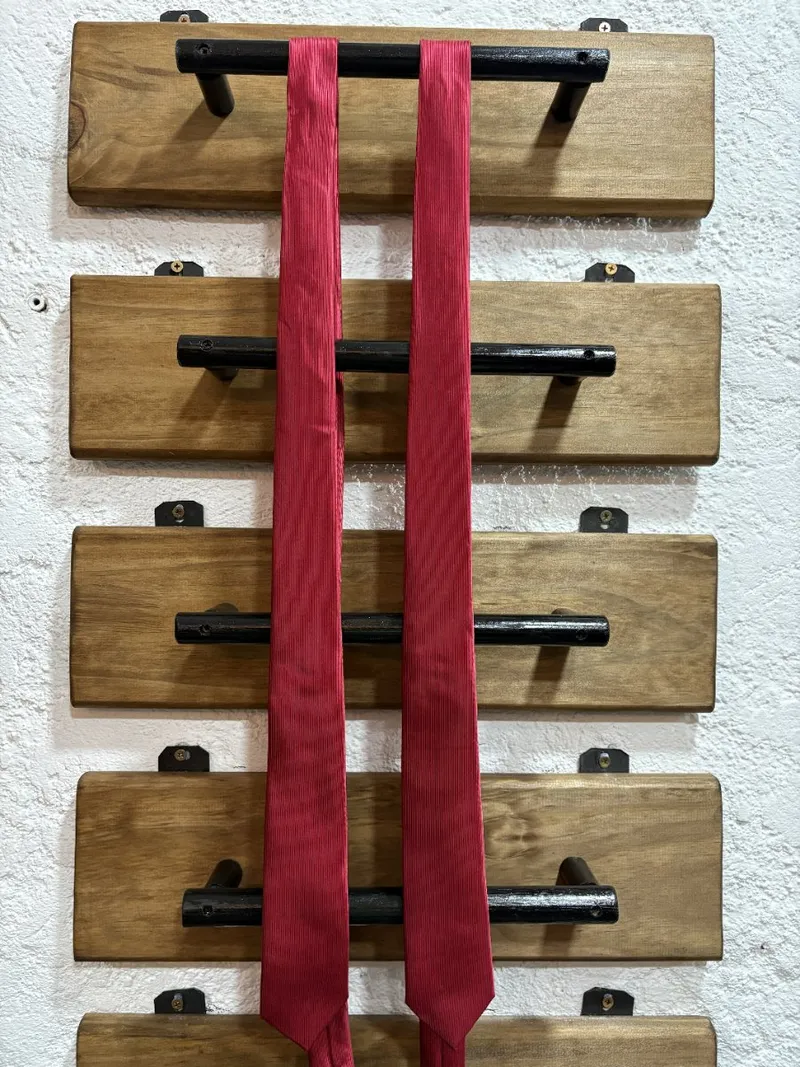 Corbata rojo con rayas