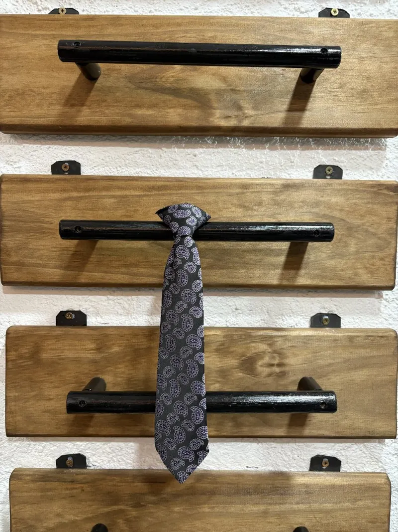 Corbata niño gris oscuro con violeta