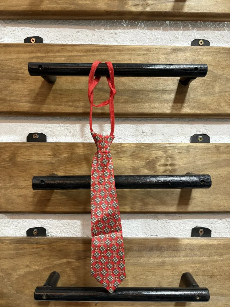 Corbata niño rojo con diseño en rombo