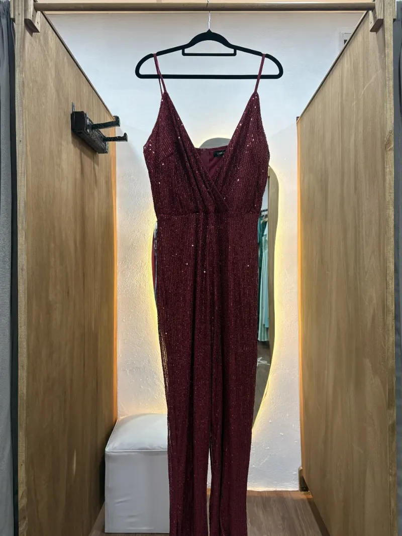 Mono largo rojo con lentejuelas