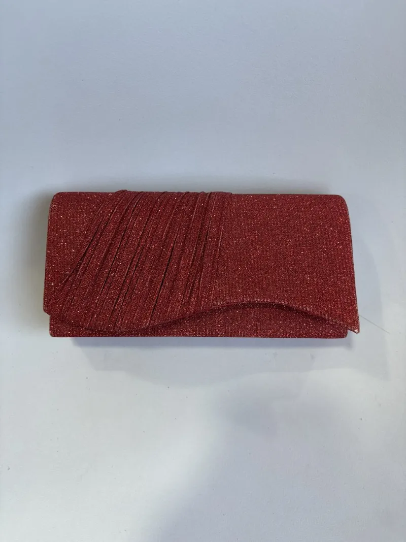 Sobre rojo con brillos