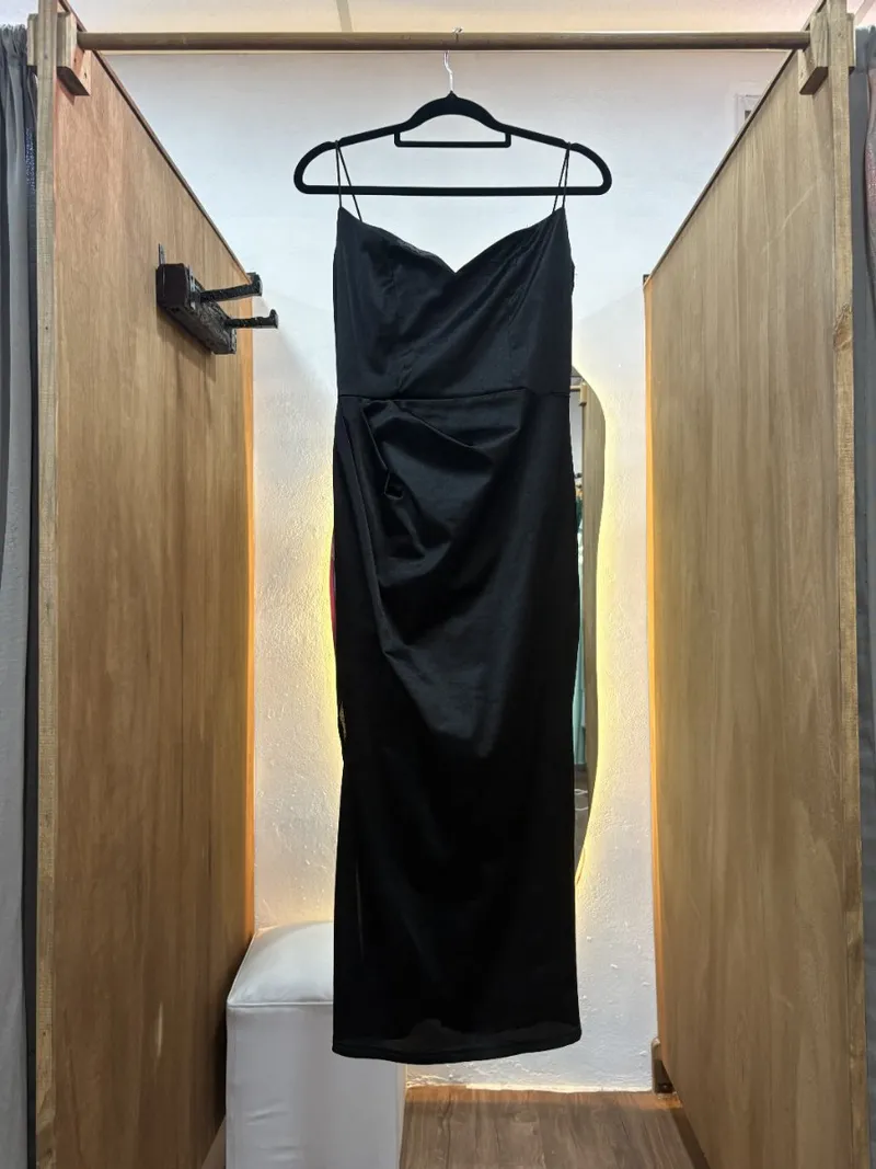 Vestido corto negro