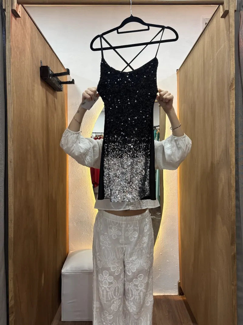 Vestido corto negro con gris y brillos