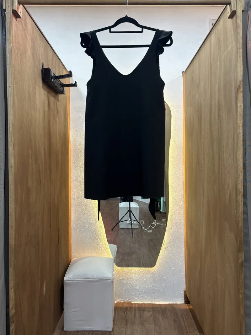 Vestido corto negro