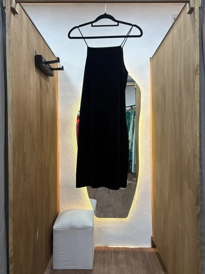 Vestido corto negro