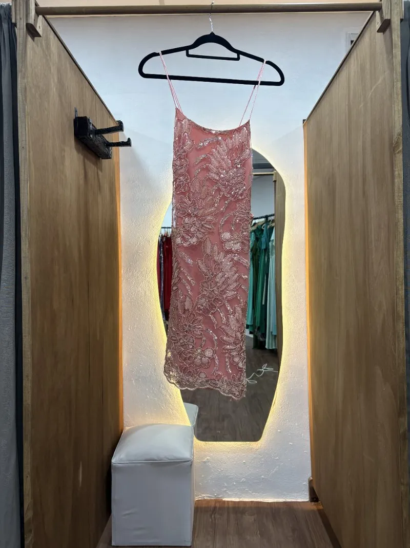 Vestido rosado diseño tul bordado