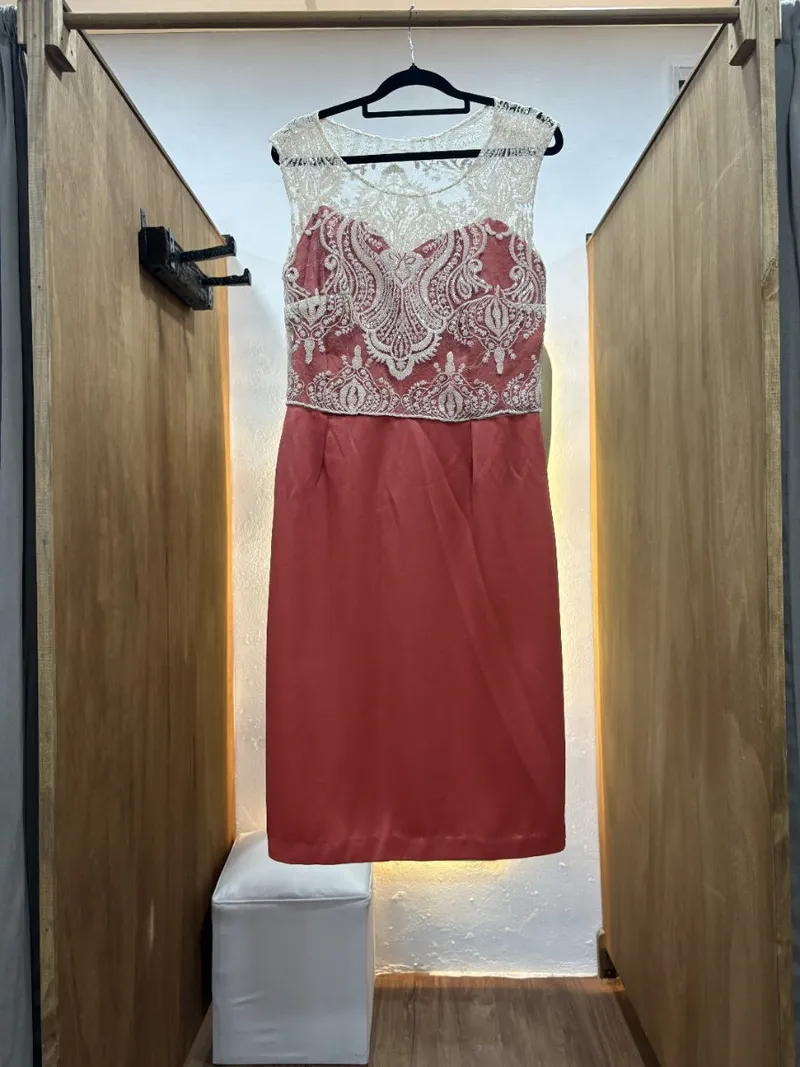 Vestido con parte superior tul