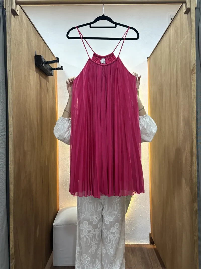 Vestido fucsia dreapeado