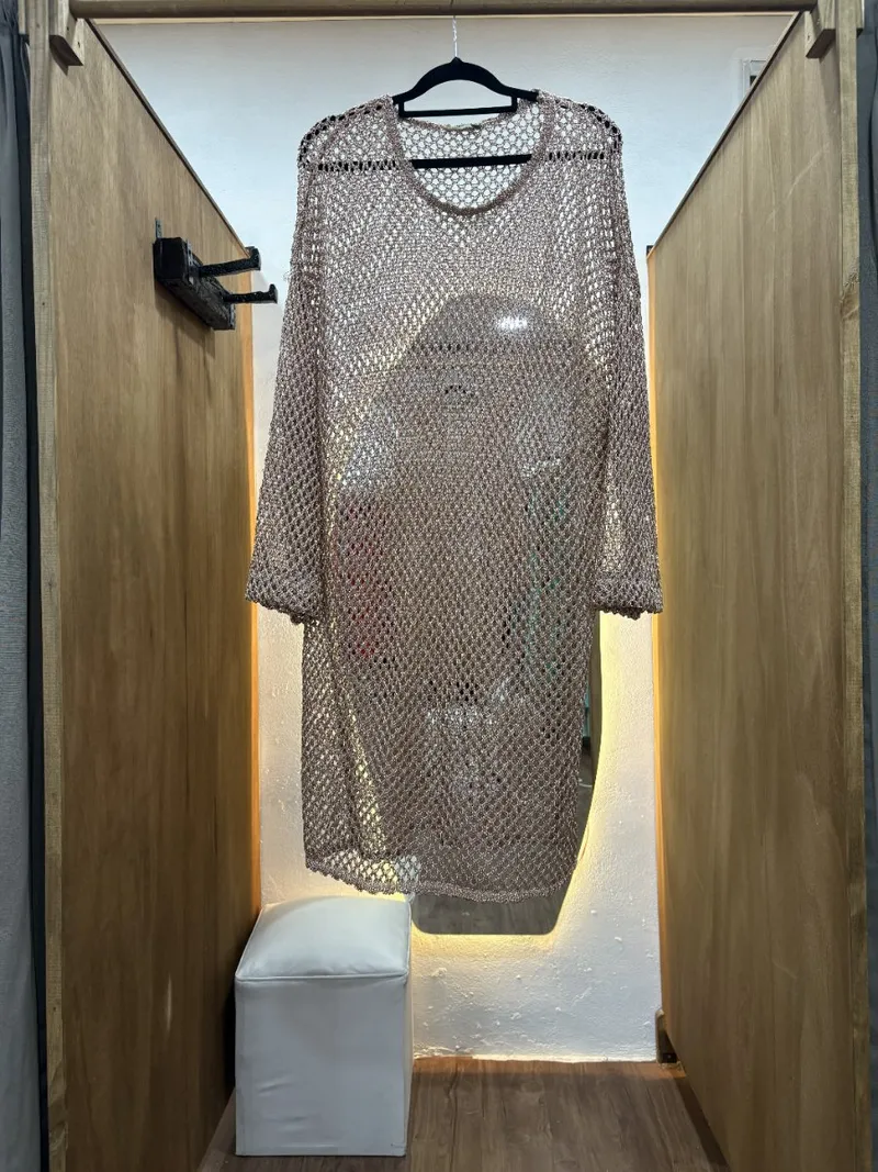 Vestido manga larga con diseño traslucido