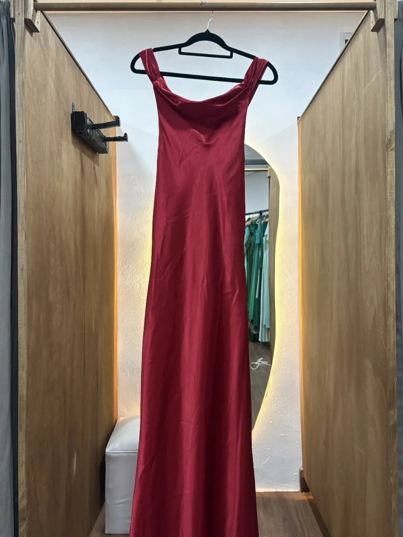 Vestido rojo de seda lazo en cuello