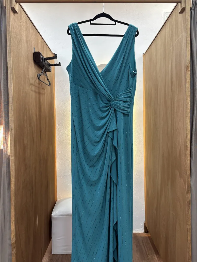 Vestido turqueza con detalle en abdomen
