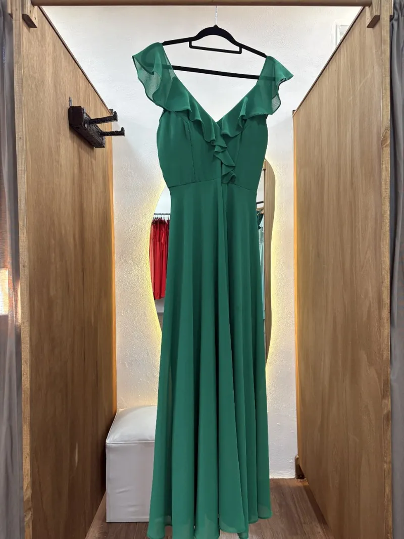 Vestido verde largo con bolados