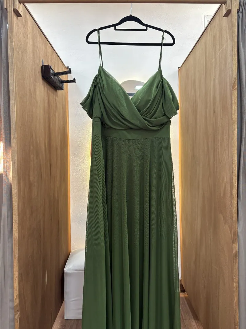 Vestido largo verde con mangas