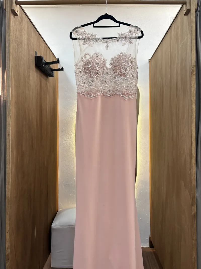 Vestido con tul y bordado perlas