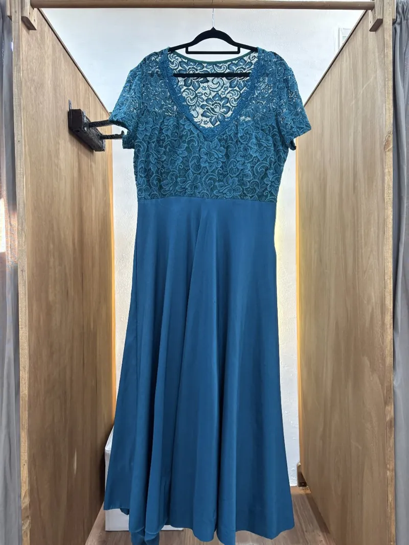 Vestido verde largo con mangas
