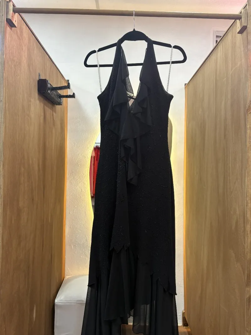 Vestido largo negro con lentejuelas