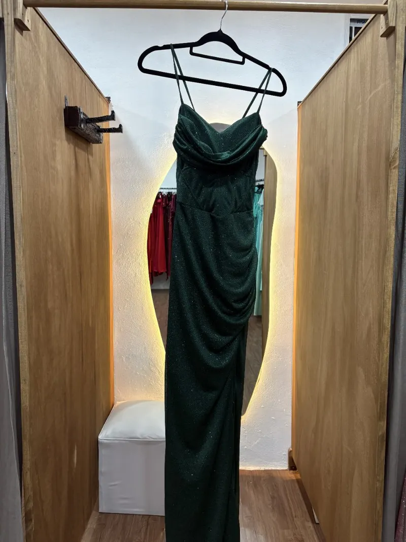 Vestido largo verde con brillos