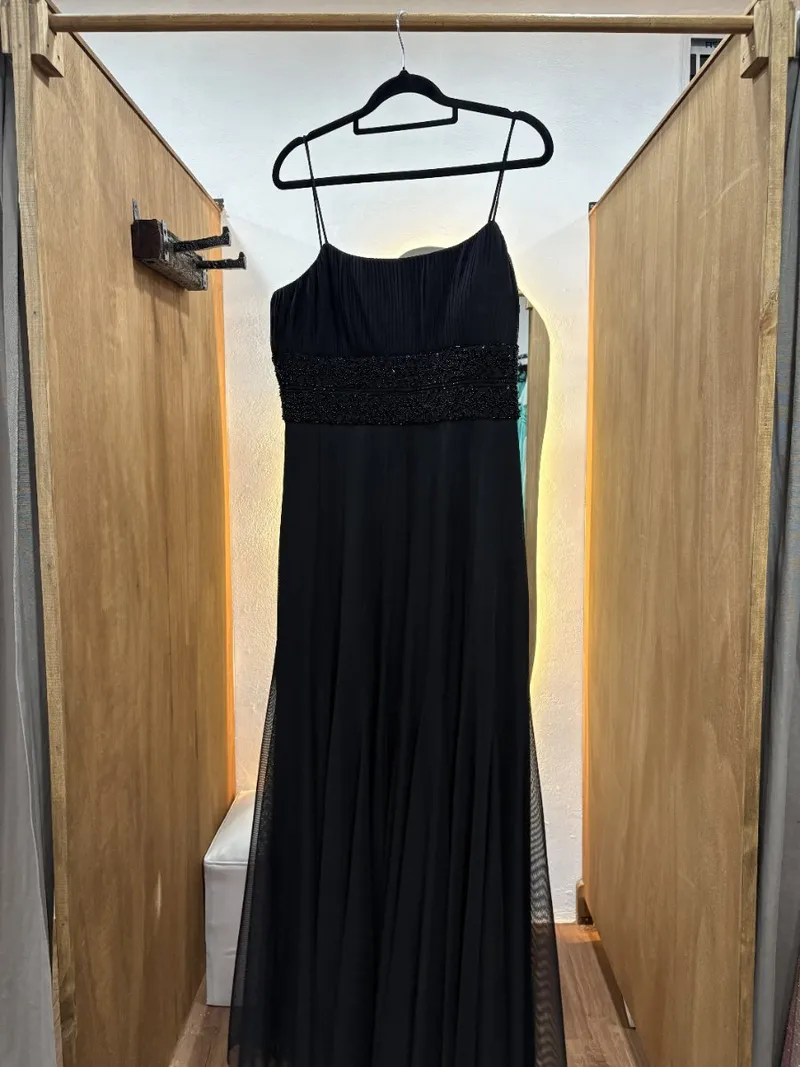 Vestido largo negro con faja