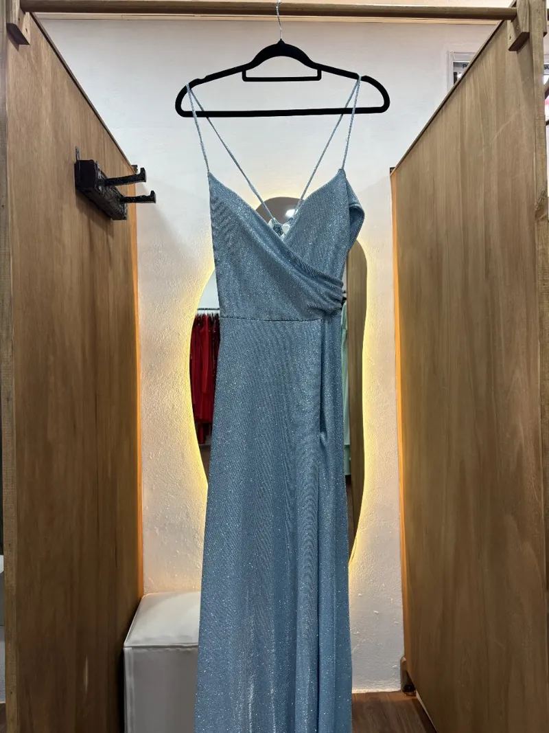 Vestido celeste con brillos