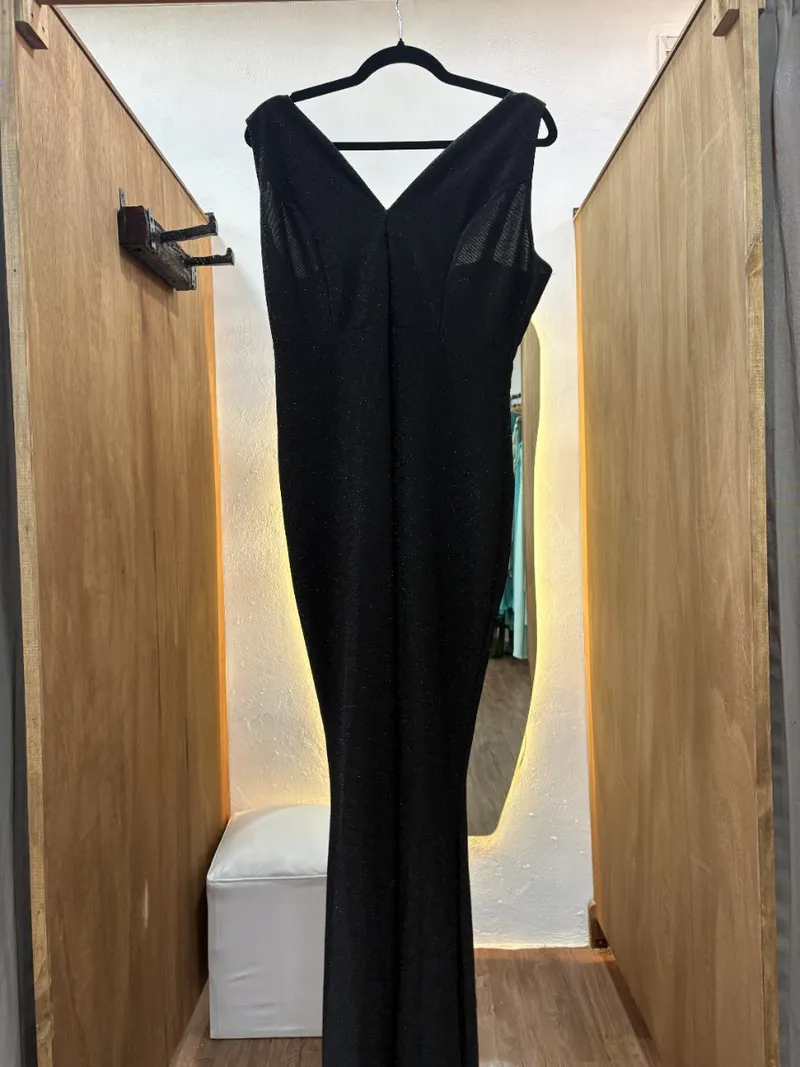 Vestido largo negro brilloso