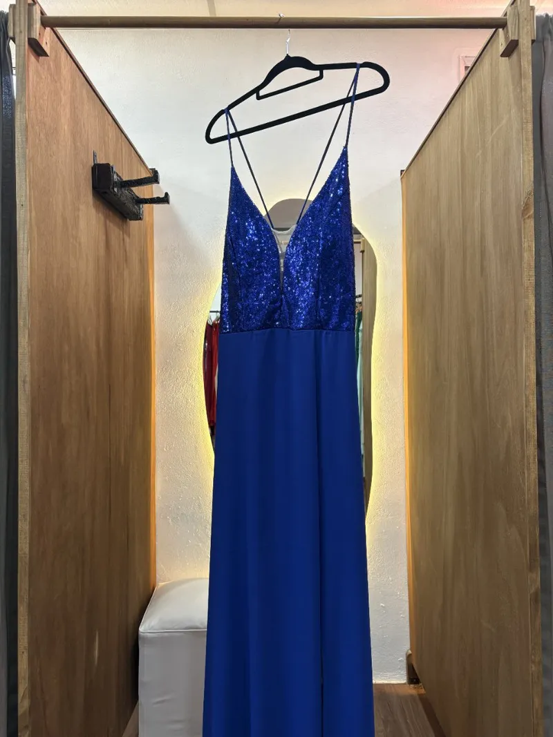 Vestido largo azul con lentejuelas en la parte superior