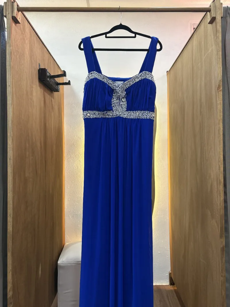 Vestido azul con lentejuelas en pecho
