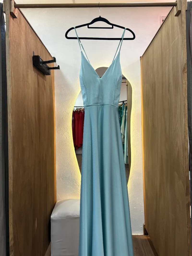 Vestido celeste escote en V espalda ajustable