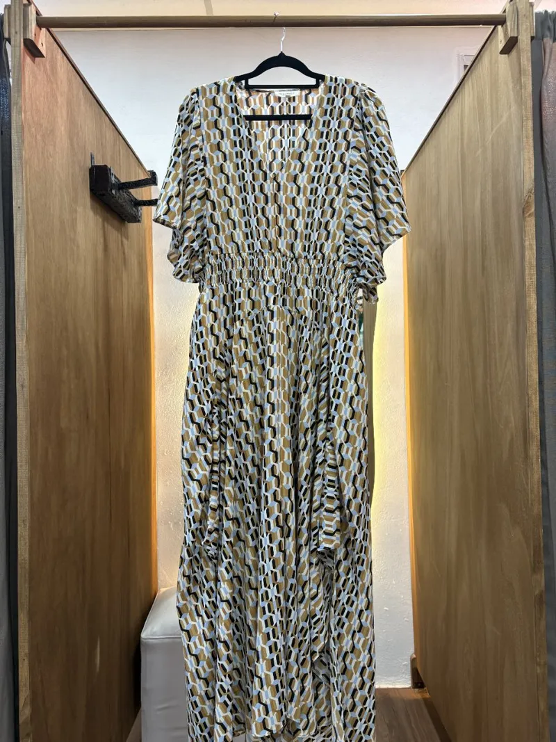 Vestido largo mostaza con manga corta