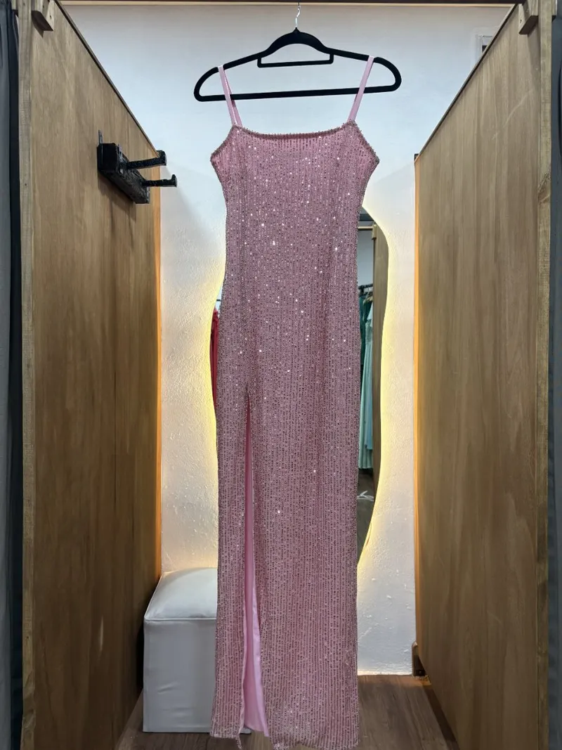 Vestido rosado de lentejuelas recto