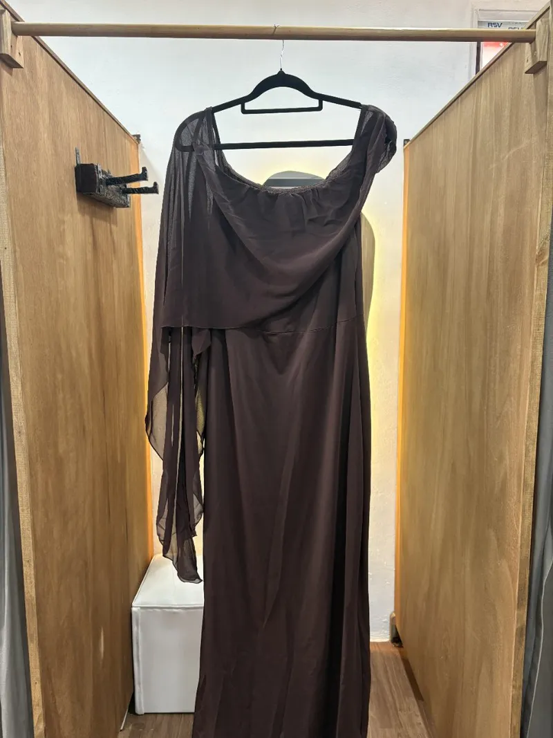 Vestido marrón con tull por arriba