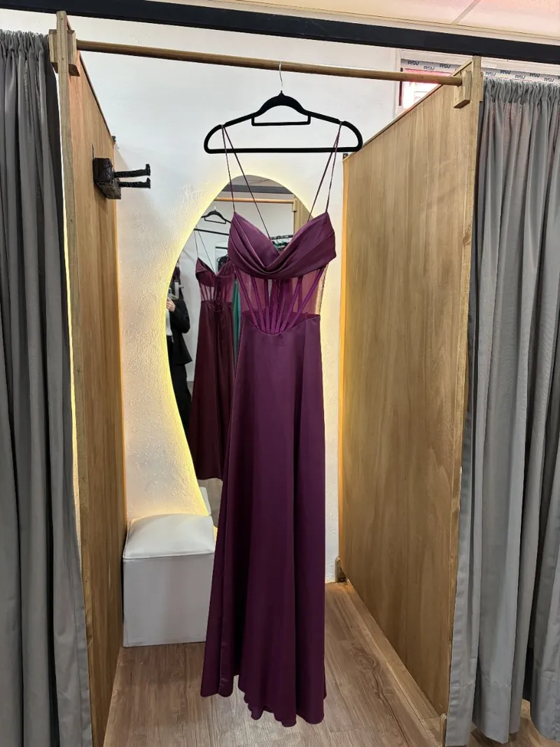 Vestido largo borra de vino con corset