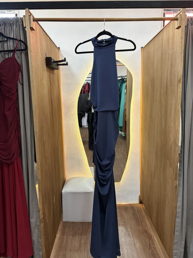 Vestido largo azul con cuello