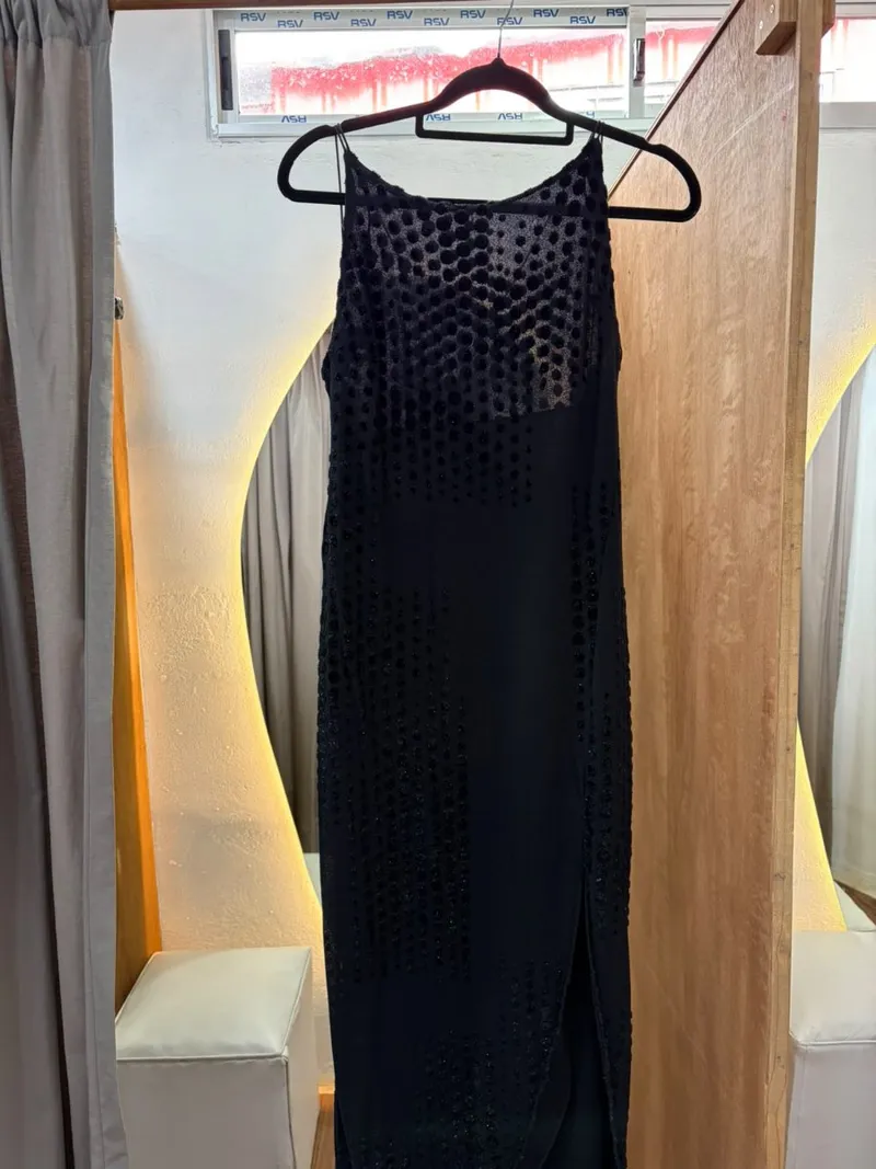 Vestido Largo Negro con puntos terciopelo