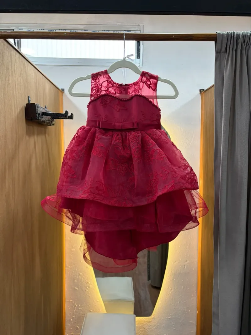Vestido de niña bordo con perlas