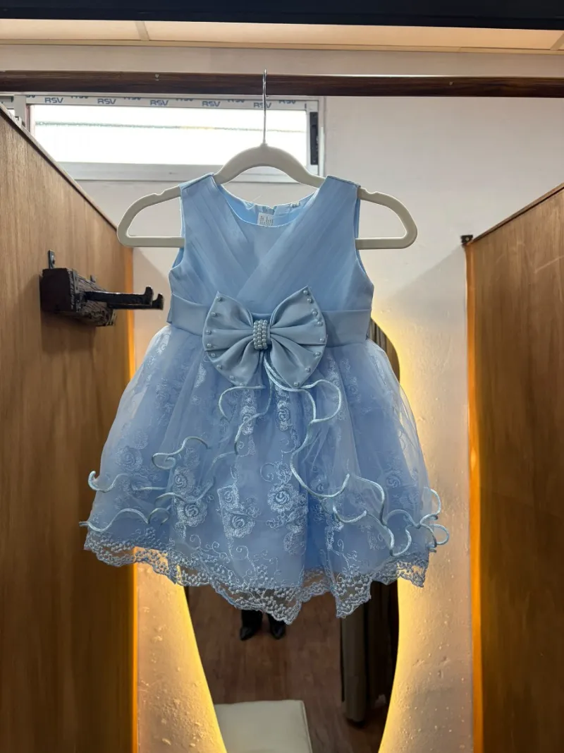 Vestido de niña celeste