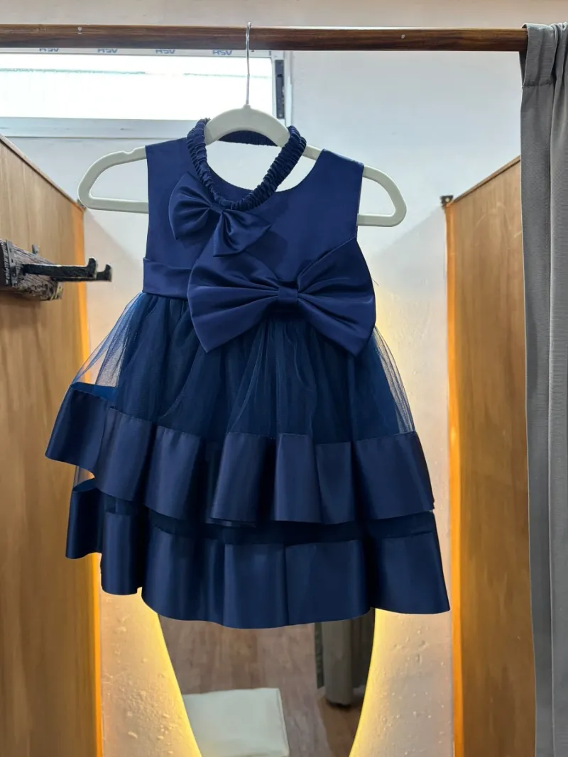 Vestido azul con vincha y moña