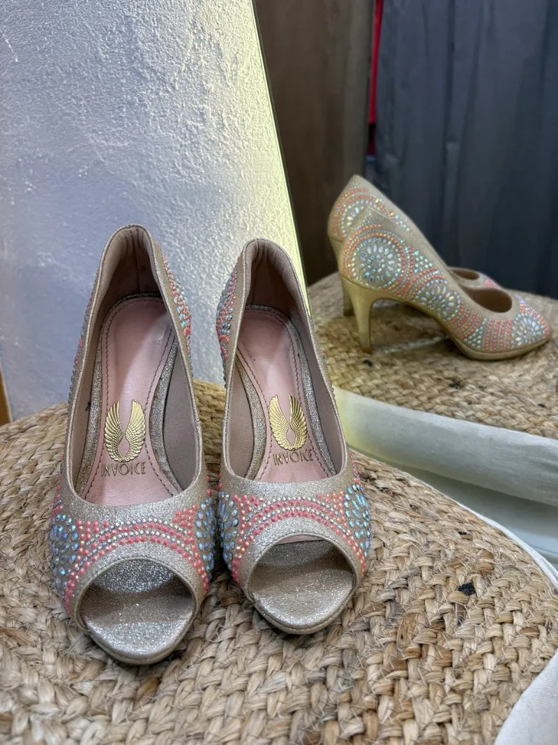 Zapato con brillos de colores