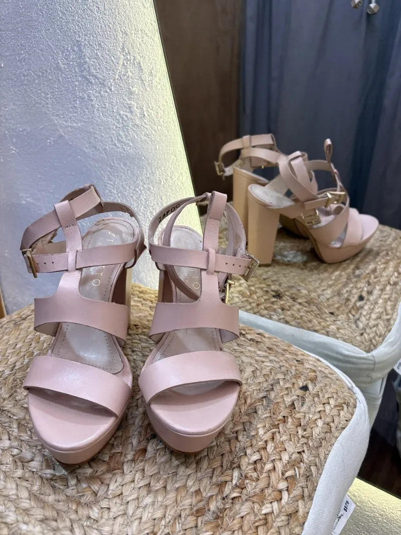 Zapato rosa con tobillera