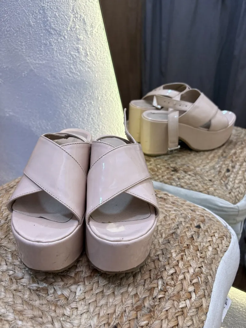 Zapato rosa banda ancha cruzada