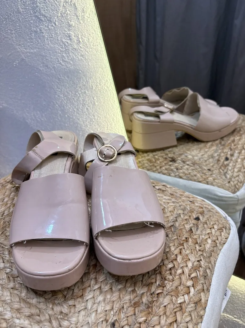 Zapato rosa cintas anchas