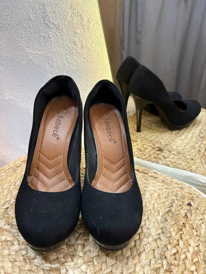 Zapato negro con gamuza