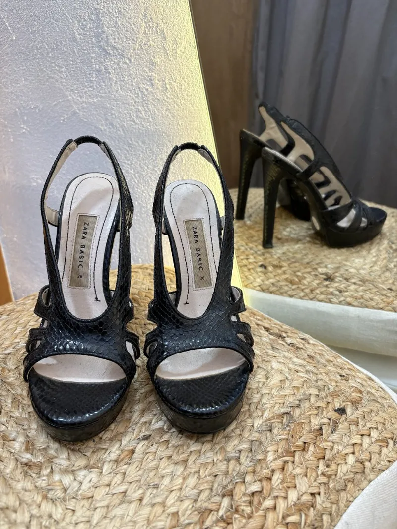 Zapato negro piel de vibora