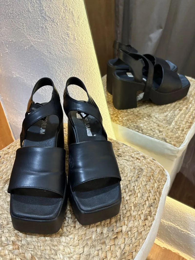 Zapato negro (KORIUM)